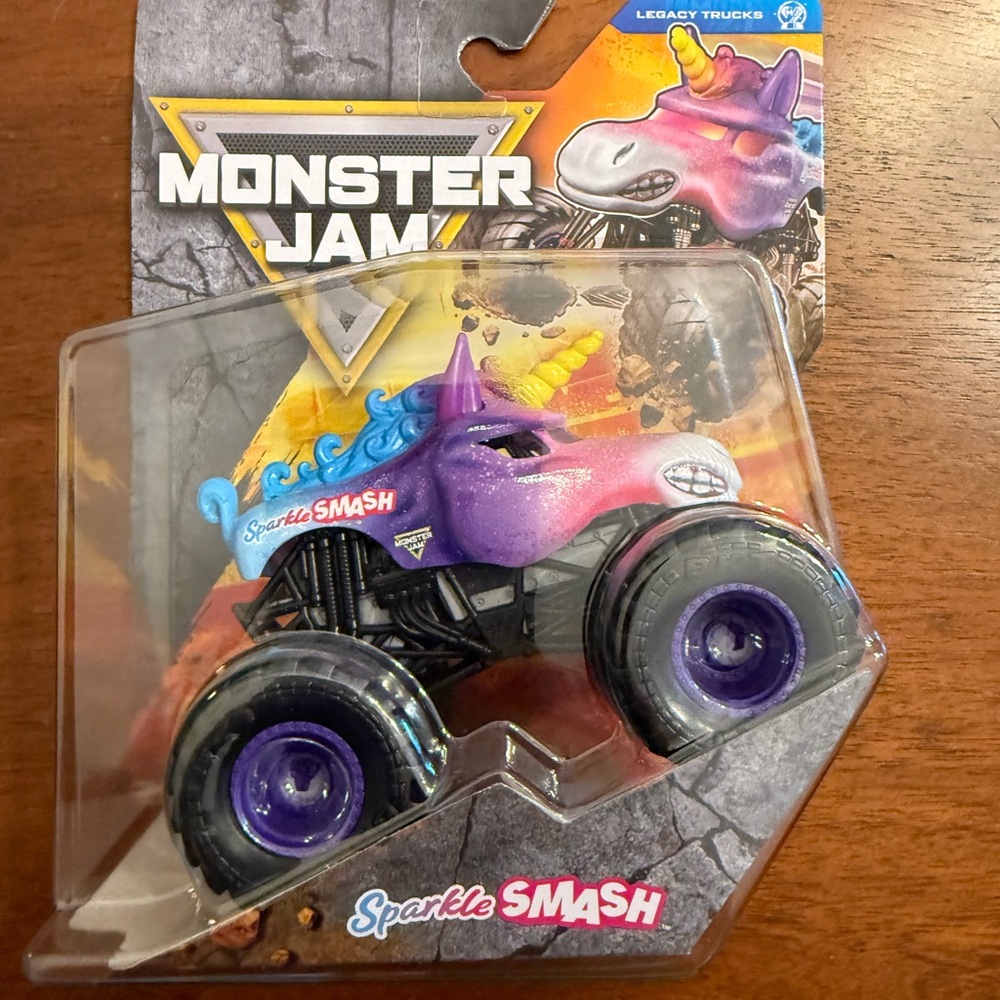 New Monster Jam Sparkle Smash 1:64